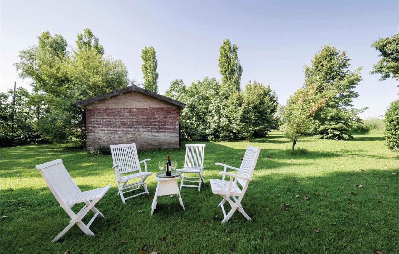 2 Bedroom Awesome Home In Taglio Di Po Ro Porto Viro Exterior foto