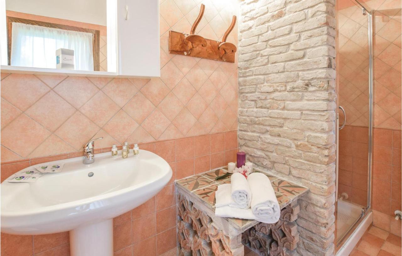 2 Bedroom Awesome Home In Taglio Di Po Ro Porto Viro Exterior foto